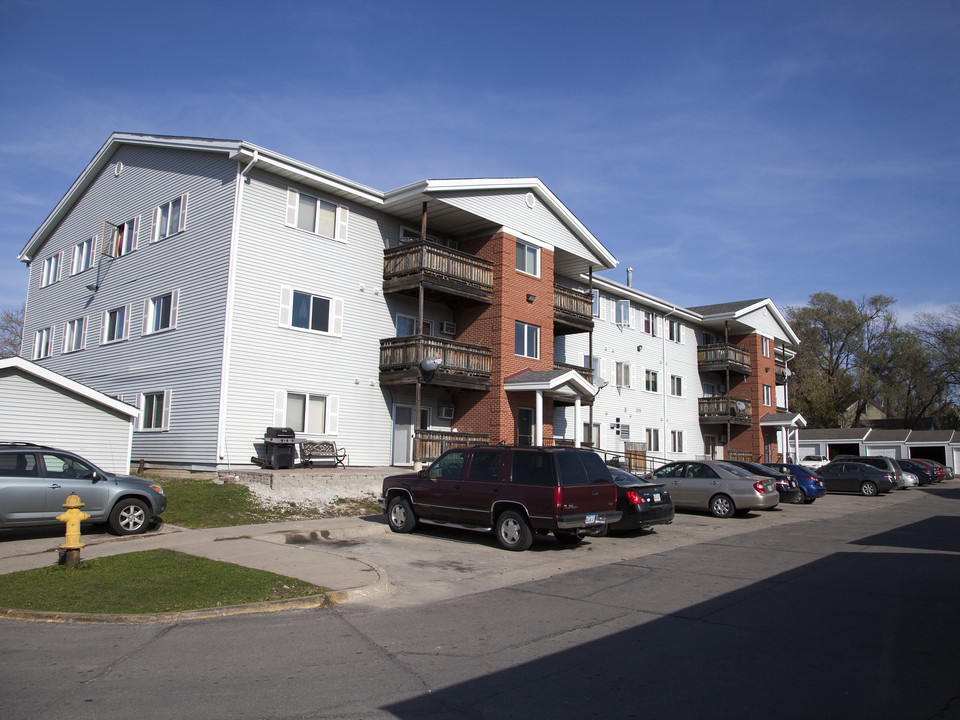 McKinley Apartments in Des Moines, IA - Building Photo