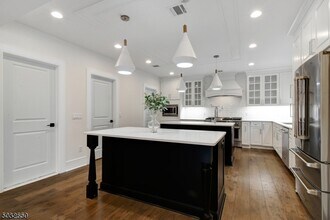 651 Grove St in Montclair, NJ - Building Photo - Building Photo