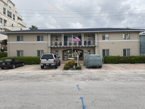 623 Bayshore Dr in Fort Lauderdale, FL - Building Photo - Primary Photo