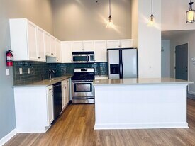 5 Soho Dr in Jersey City, NJ - Building Photo