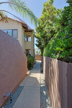 848-856 2nd St in Encinitas, CA - Building Photo - Building Photo