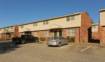 Woodbine Park Apartments in West Columbia, SC - Building Photo - Building Photo