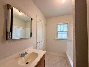 904 E Ash St in Salina, KS - Building Photo - Building Photo