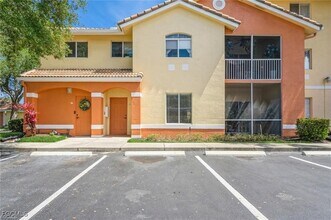 6461 Aragon Way in Ft. Myers, FL - Foto de edificio - Building Photo