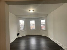 59-06 59th Dr in Queens, NY - Building Photo