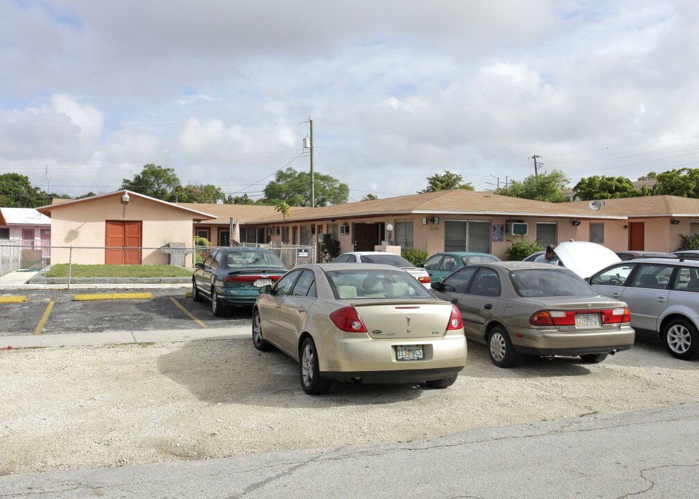 1335 NE 127th St in Miami, FL - Building Photo