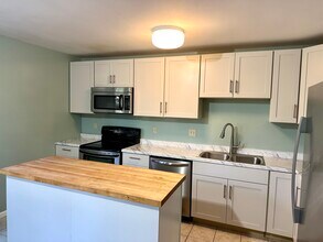 M6 Stonehedge Dr, Unit M6 in Burlington, VT - Building Photo - Building Photo