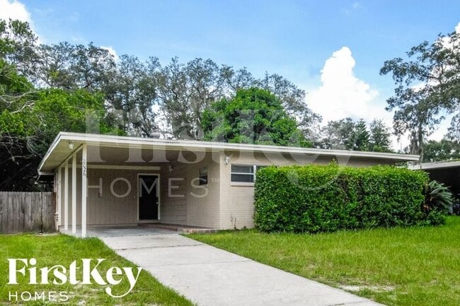 8026 N Ola Ave in Tampa, FL - Building Photo - Building Photo