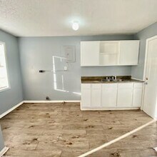 808 N Detroit Ave in Lubbock, TX - Building Photo - Building Photo