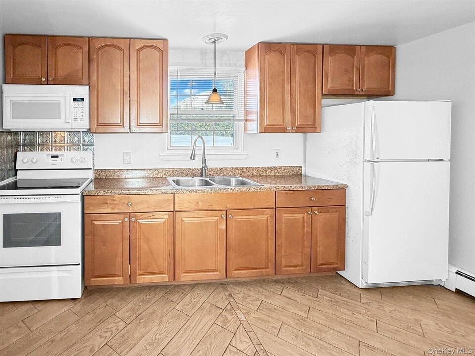 83 Kent Rd in Wappingers Falls, NY - Building Photo