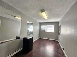 1375 Drew St in Clearwater, FL - Building Photo - Building Photo