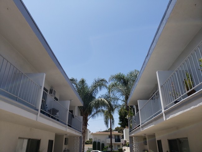 1718 S Barrington Ave, Unit 7