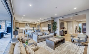 5553 E Stella Ln in Paradise Valley, AZ - Building Photo - Building Photo