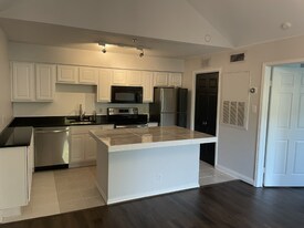 3302 Wyndham Cir, Unit D in Alexandria, VA - Building Photo