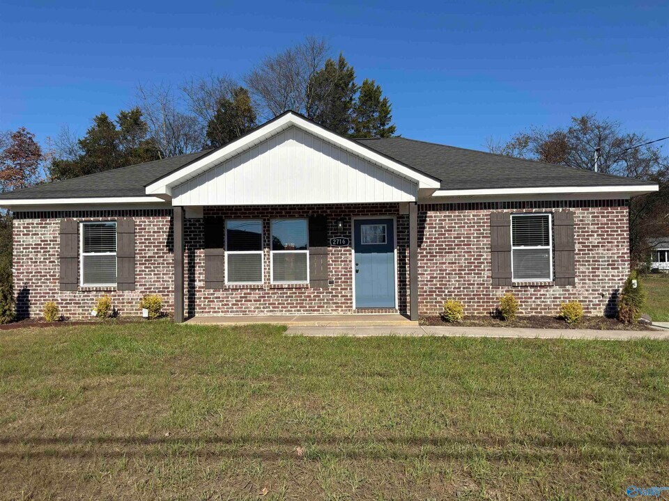 2716 Winchester Rd NW in Huntsville, AL - Building Photo