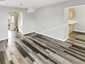 512 Selsey Ct S in Hermitage, TN - Foto de edificio - Building Photo