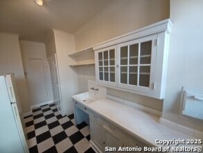 215 W Magnolia Ave in San Antonio, TX - Building Photo - Building Photo