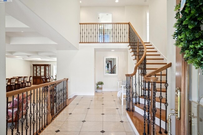367 Mt Washington Way in Clayton, CA - Foto de edificio - Building Photo