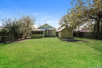 115 E Lambert St in San Antonio, TX - Building Photo - Building Photo