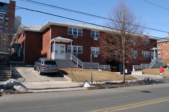39-45 1st St in Hackensack, NJ - Foto de edificio - Building Photo