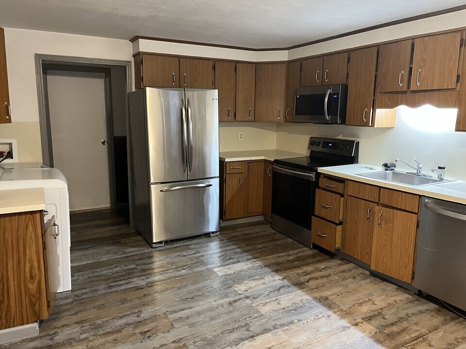 27 Andrews St in New Britain, CT - Building Photo