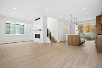 13426 NE 112th Pl in Redmond, WA - Building Photo - Building Photo