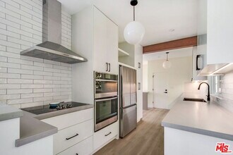 2121 Stradella Rd in Los Angeles, CA - Building Photo - Building Photo