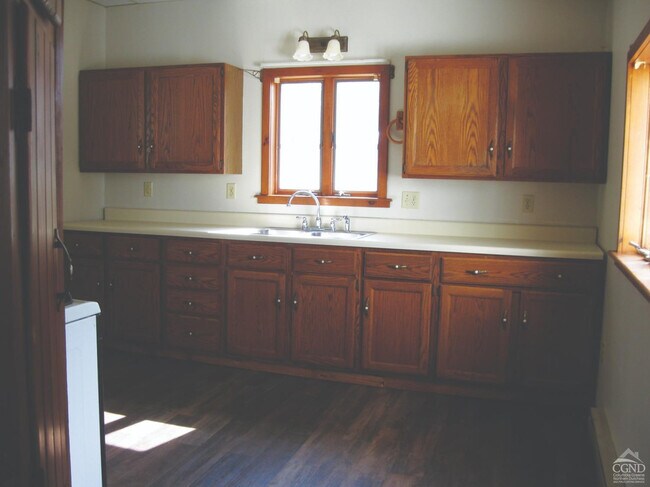 17 Elm St in Philmont, NY - Building Photo - Building Photo