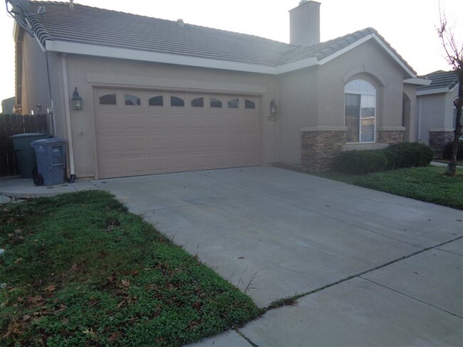 1026 Martin Ct in Yuba City, CA - Building Photo - Building Photo