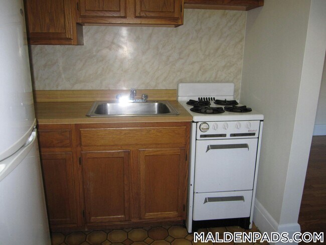 349 Pleasant St in Malden, MA - Building Photo - Building Photo
