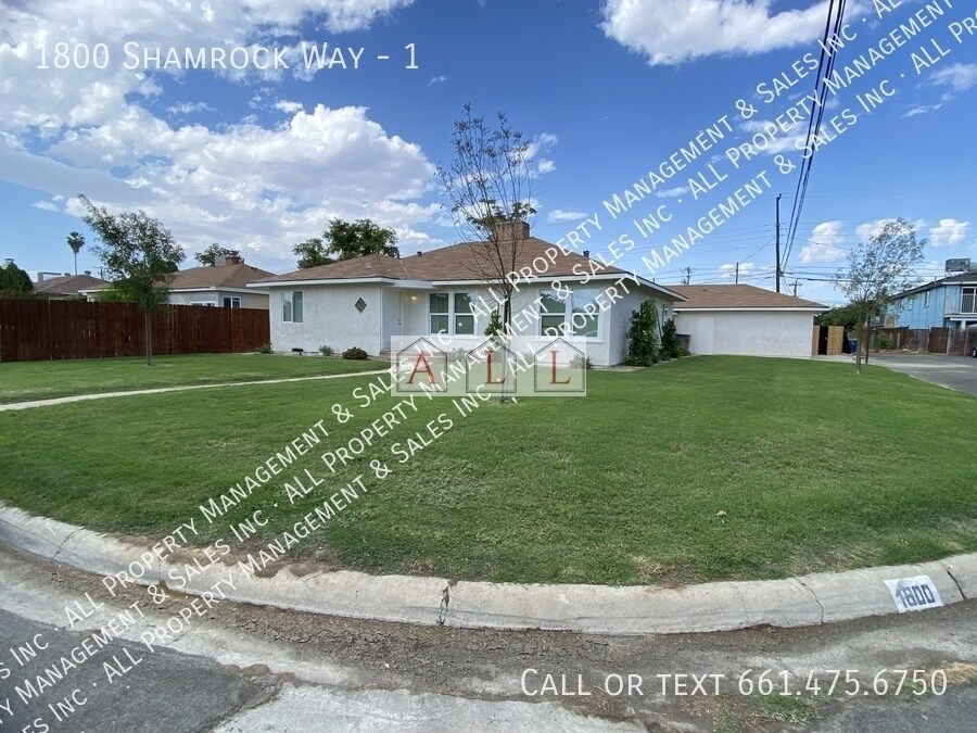 1800 Shamrock Wy in Bakersfield, CA - Building Photo