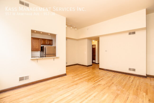 957 W Armitage Ave in Chicago, IL - Building Photo - Building Photo