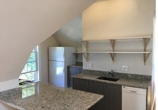 58 Fessenden St, Unit 3 in Portland, ME - Foto de edificio - Building Photo