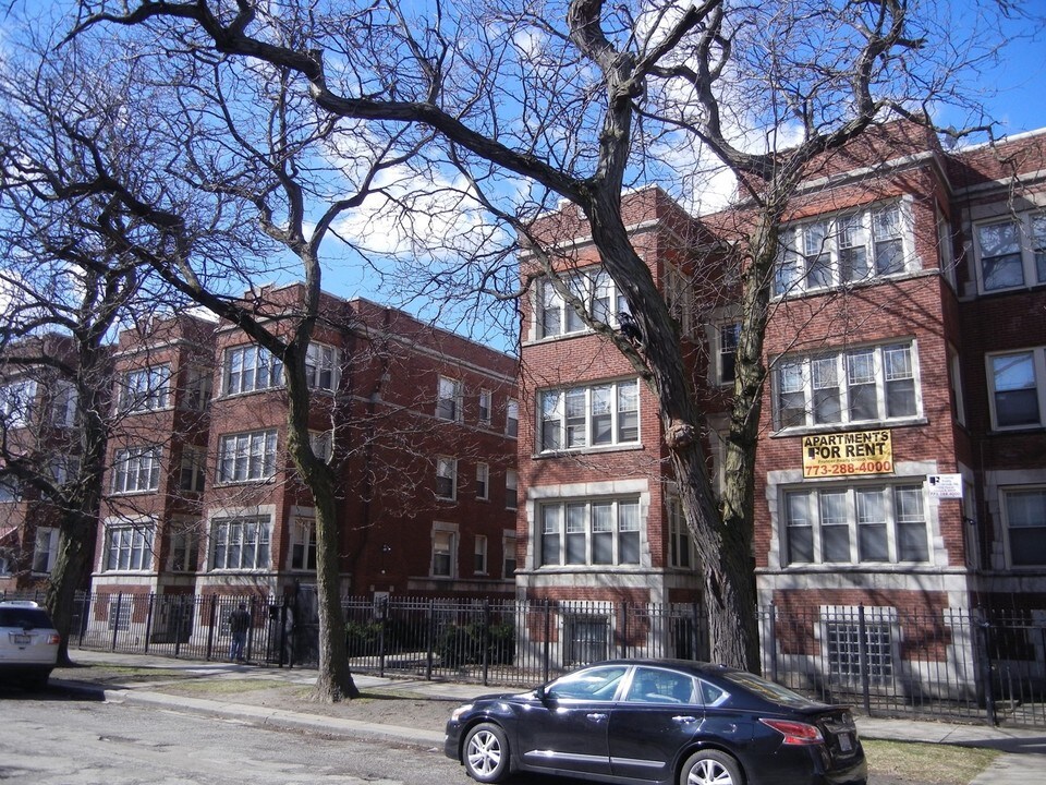 7816 S Cornell Ave in Chicago, IL - Building Photo