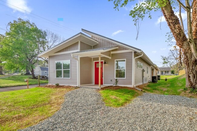 606 North St in Graham, NC - Building Photo - Building Photo