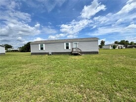 1115 NW 12th Ln in Lake Panasoffkee, FL - Building Photo