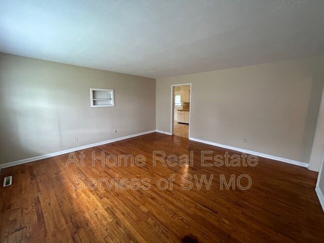 306 W Lindberg St in Springfield, MO - Building Photo - Building Photo