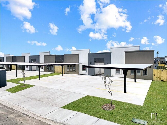 27 Hilltop S Ave in Edinburg, TX - Building Photo - Building Photo