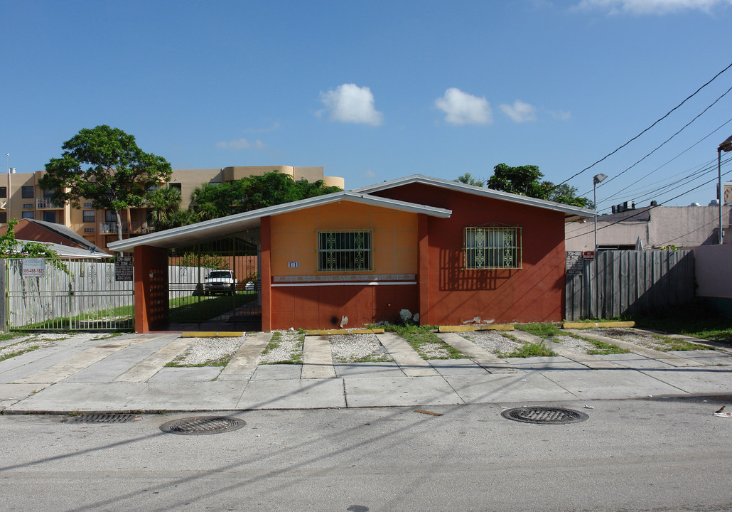 1711 SW 5th St in Miami, FL - Building Photo