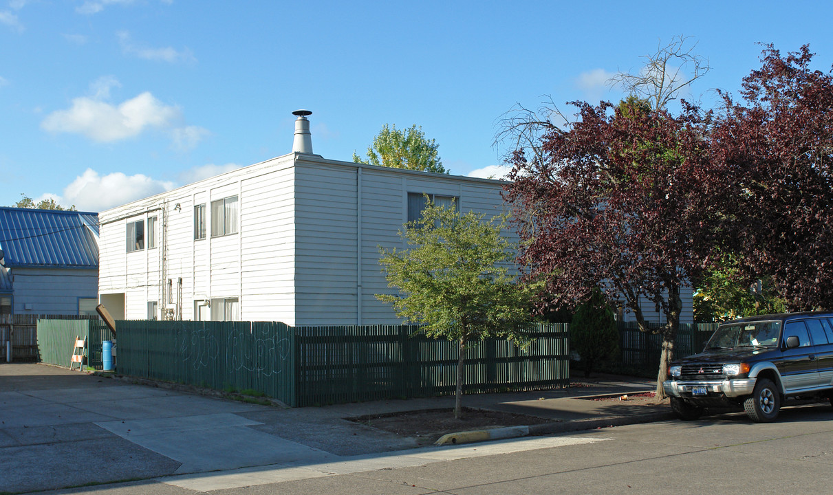 500 E 16th Ave in Eugene, OR - Building Photo