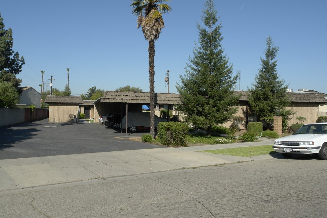 391 N Manila Ave in Fresno, CA - Foto de edificio