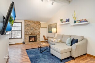 1008 Westbrooke Way, Unit 6 in Hopkins, MN - Building Photo