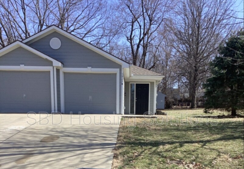 1927 S Claremont Ave in Independence, MO - Building Photo