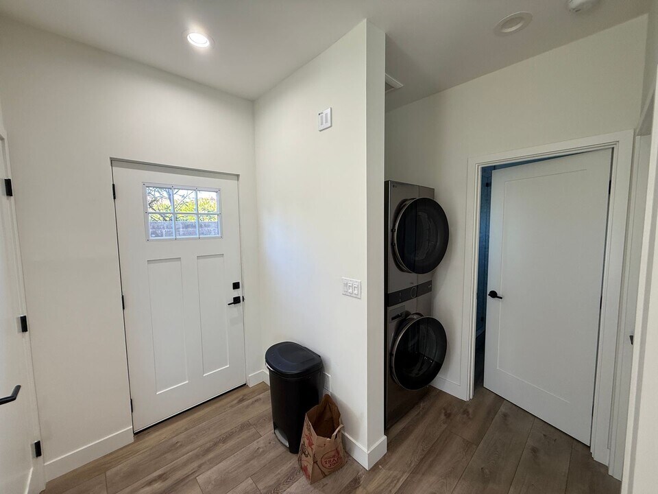 6257 Stewart St in San Diego, CA - Building Photo