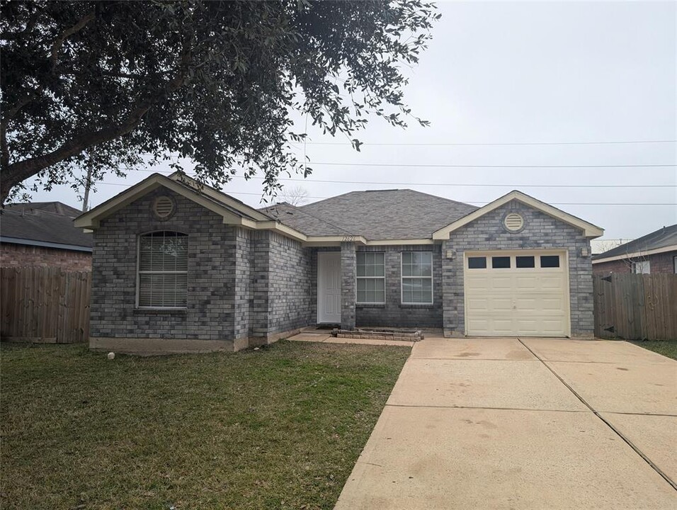 12626 Rio Bravo St in Rosharon, TX - Building Photo