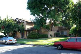 1220 S Sunburst Way in Anaheim, CA - Building Photo - Building Photo