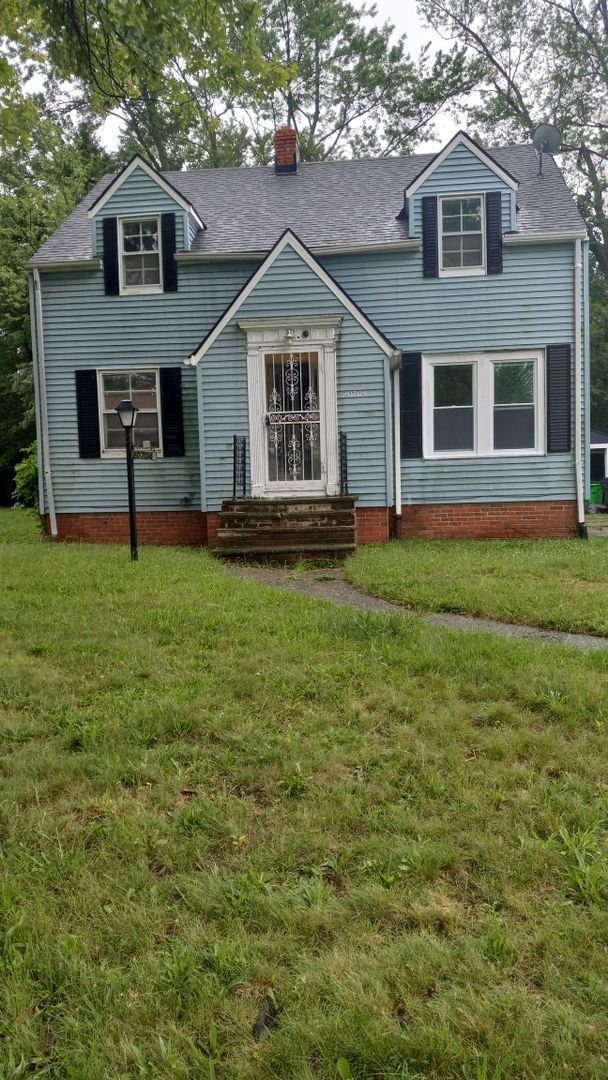 20704 E Gladstone Rd