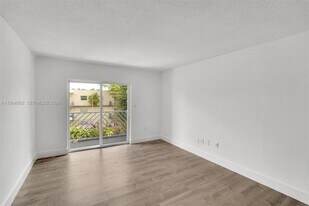 4335 NW S Tamiami Canal Dr in Miami, FL - Building Photo