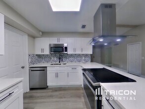 1297 Voyager St in Deltona, FL - Foto de edificio - Building Photo