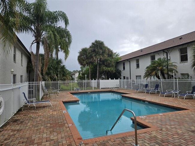 3651 N Goldenrod Rd in Winter Park, FL - Foto de edificio - Building Photo